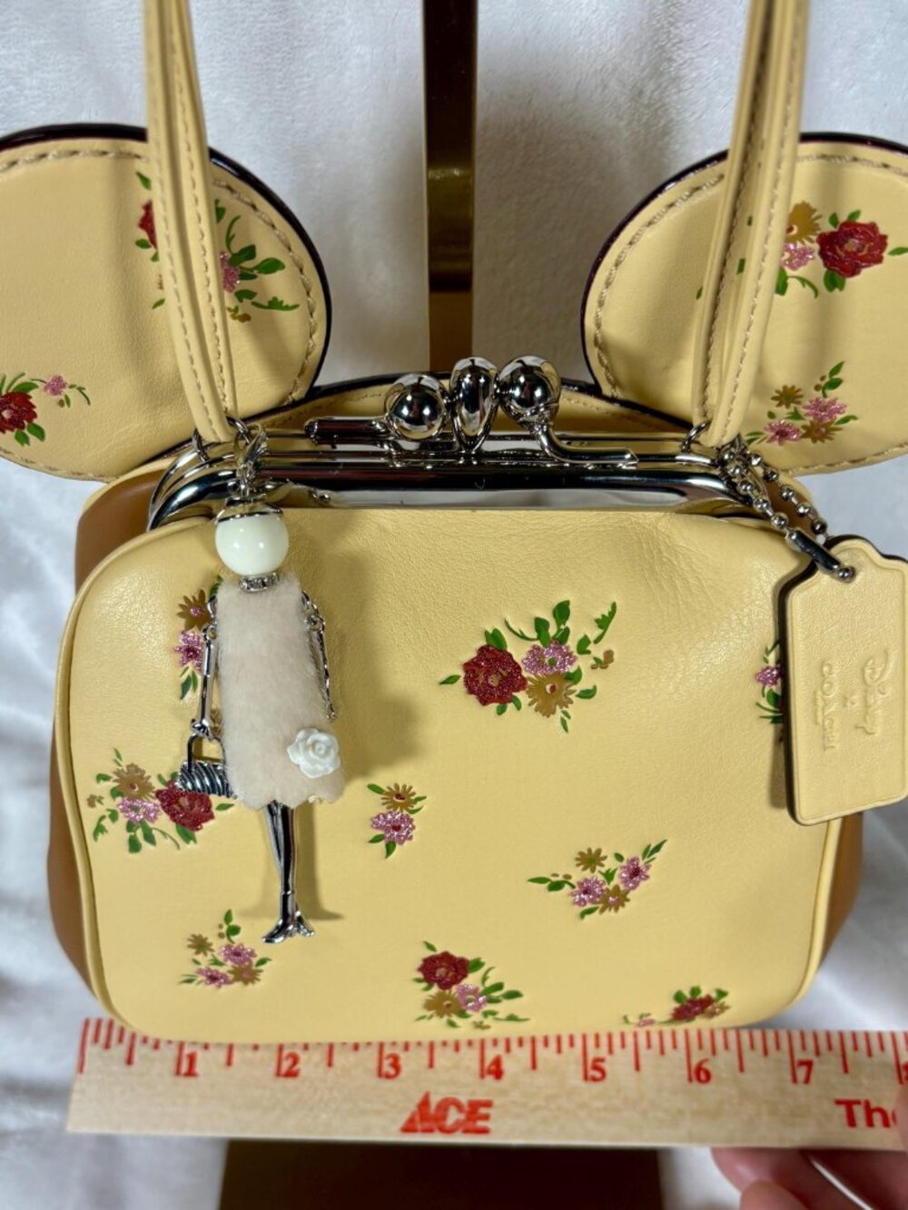 Coach Disney Minnie Mouse Limited Edition Kisslock Bag in Vanilla, Florals/Charm - Picture 13 of 16